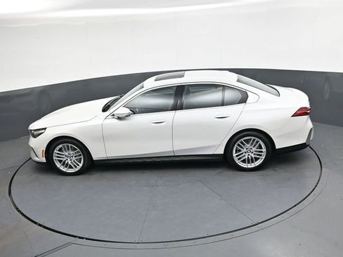 Used 2025 BMW 530i xDrive w/ Premium Package image 23