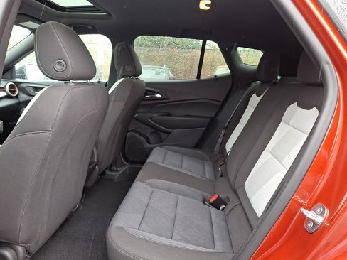 Certified 2024 Chevrolet Trax RS w/ Sunroof Package FWD image 10