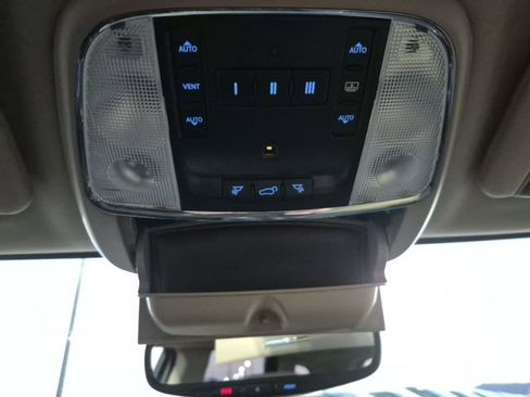 Used 2018 Jeep Grand Cherokee Limited w/ Luxury Group II image 30