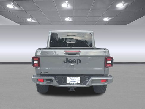 Used 2023 Jeep Gladiator Overland AWD/4WD image 6
