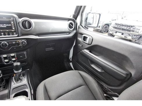 Used 2020 Jeep Wrangler Unlimited Sahara AWD/4WD image 10