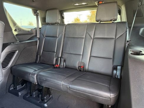 Used 2021 Cadillac Escalade Luxury image 24