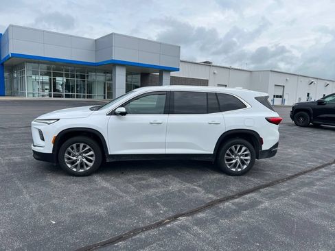 Used 2025 Buick Enclave Preferred FWD image 3