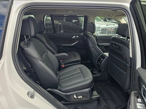 Used 2022 BMW X7 xDrive40i w/ Premium Package AWD/4WD image 12