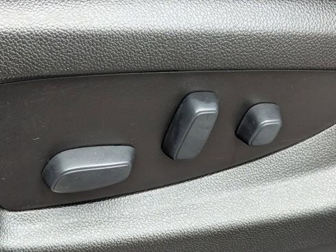 Used 2019 GMC Yukon SLT image 28