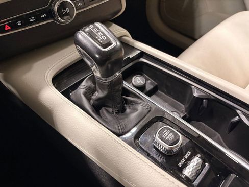 Used 2020 Volvo XC90 T5 Momentum image 18