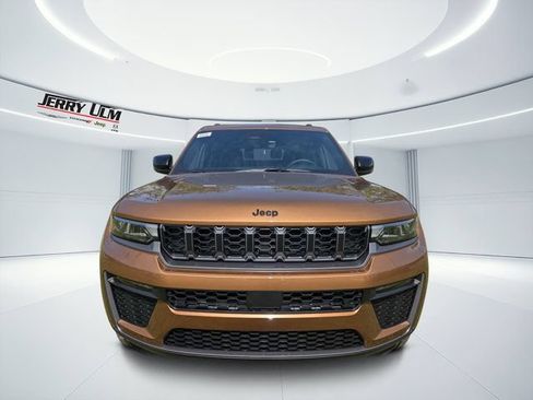New 2026 Jeep Grand Cherokee L Limited w/ Limited Altitude Package RWD image 8