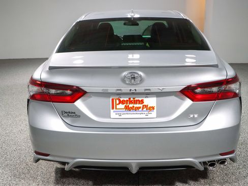 Used 2022 Toyota Camry SE FWD image 8