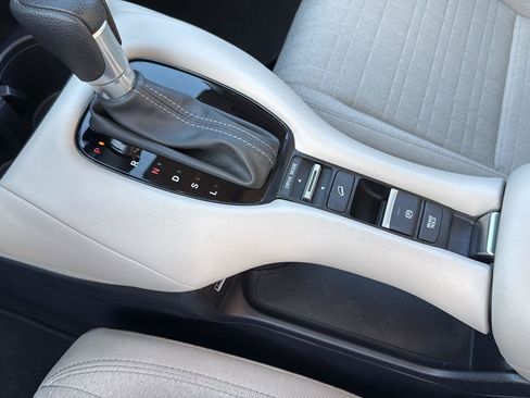 Used 2023 Honda HR-V LX image 23