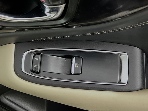 Used 2021 Subaru Outback Limited image 32