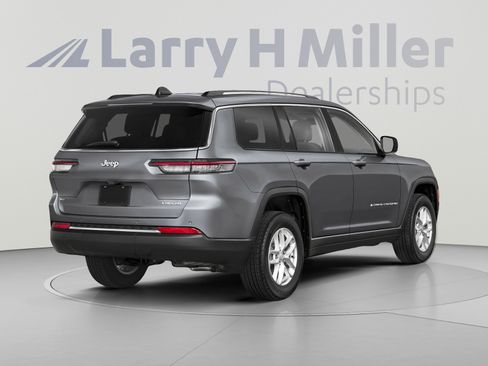Used 2023 Jeep Grand Cherokee L Laredo w/ Luxury Tech Group I AWD/4WD image 3