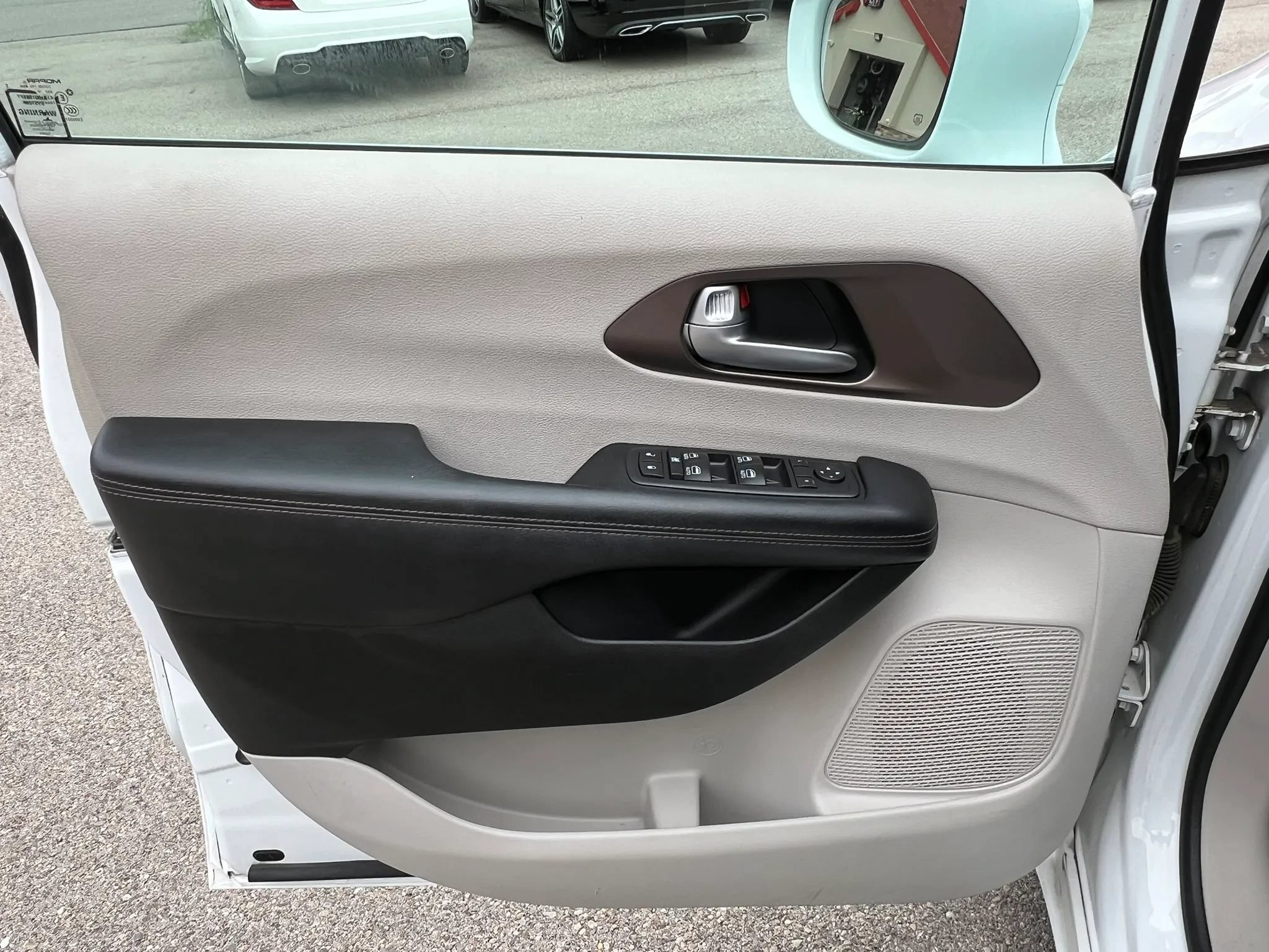 Used 2017 Chrysler Pacifica Touring-L Plus FWD image 17