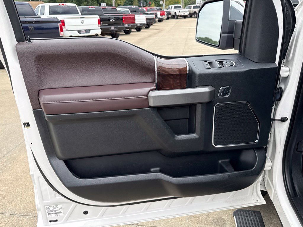 Used 2015 Ford F150 Platinum w/ Equipment Group 701A Luxury AWD/4WD image 26