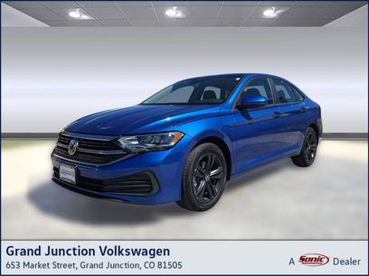 Used 2022 Volkswagen Jetta SE w/ Panoramic Sunroof Package