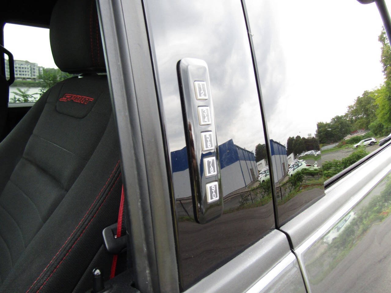 Used 2019 Ford F150 XLT w/ Equipment Group 302A Luxury AWD/4WD image 37