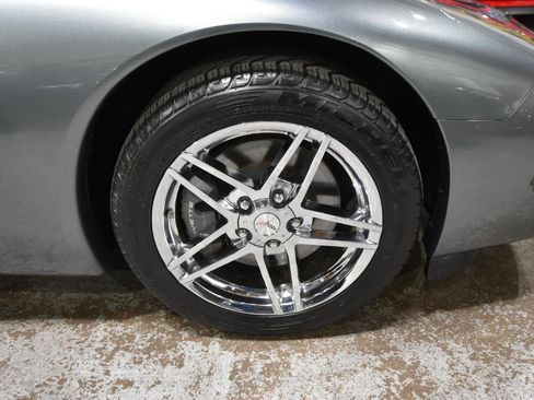 Used 2004 Chevrolet Corvette Coupe w/ Roof Package RWD image 46