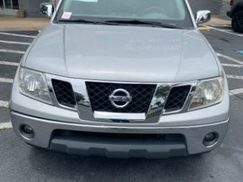 Used 2019 Nissan Frontier SL image 1