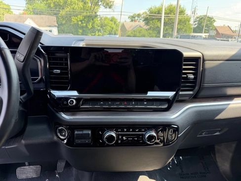 Used 2025 GMC Sierra 1500 SLT AWD/4WD image 31