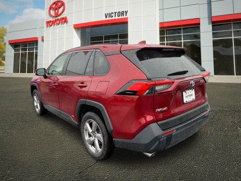 Used 2021 Toyota RAV4 XLE Premium image 5