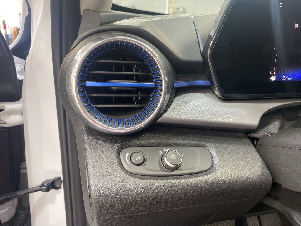 Certified 2025 Chevrolet Trax LT FWD image 23