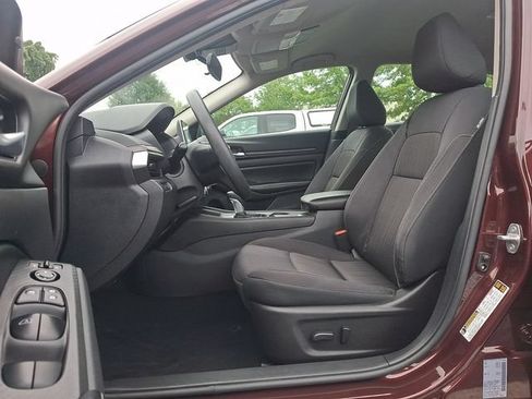 Used 2025 Nissan Altima 2.5 SV AWD/4WD image 13