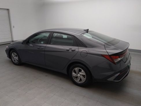 Used 2024 Hyundai Elantra SE FWD image 3