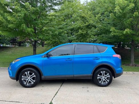 Used 2018 Toyota RAV4 LE image 11