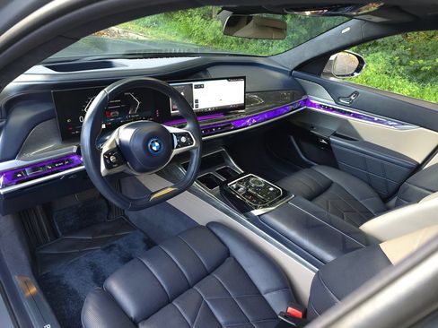 Used 2024 BMW i7 eDrive50 w/ Executive Package RWD image 10