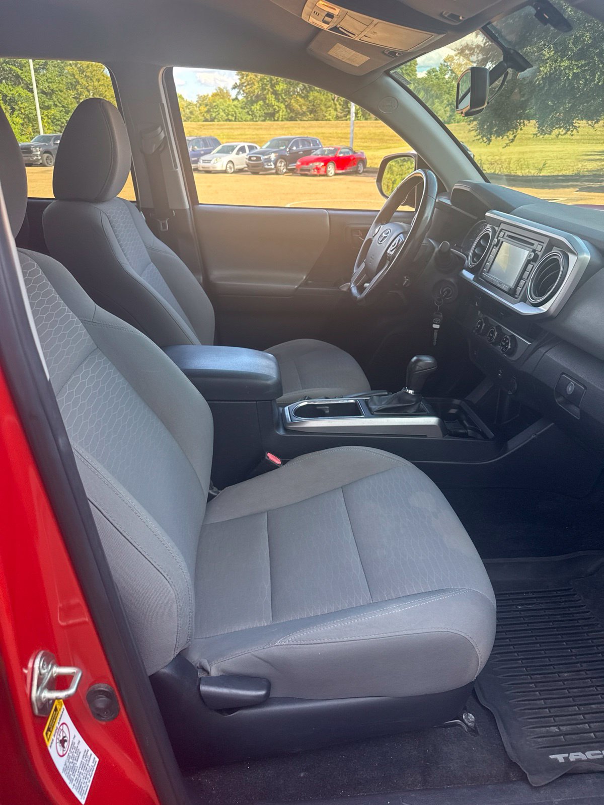 Used 2017 Toyota Tacoma SR5 w/ Tow Package RWD image 12