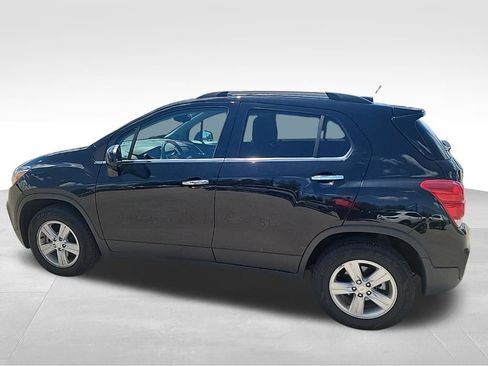 Certified 2020 Chevrolet Trax LT w/ Sun & Sound Package AWD/4WD image 9