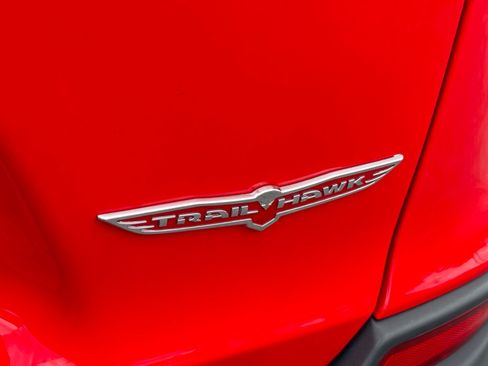 Used 2019 Jeep Cherokee Trailhawk w/ Cold Weather Group AWD/4WD image 5