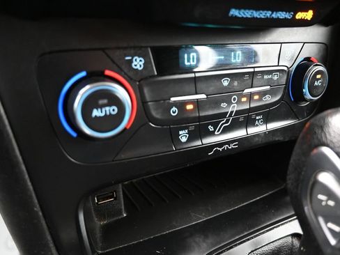 Used 2017 Ford Focus SE FWD image 20
