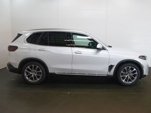 Used 2024 BMW X5 xDrive40i w/ Premium Package AWD/4WD image 3