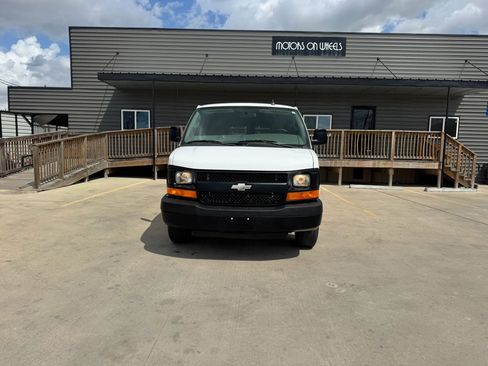 Used 2016 Chevrolet Express 3500 Extended image 14