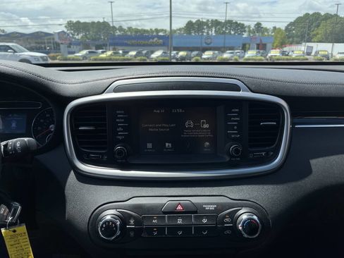 Used 2019 Kia Sorento L image 13