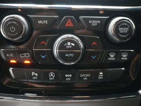 Used 2022 Jeep Grand Cherokee Laredo X RWD image 22