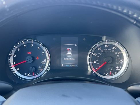 Used 2021 Toyota Highlander LE image 24