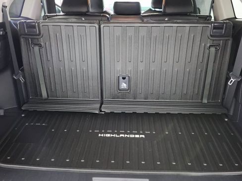 Used 2025 Toyota Highlander LE image 24