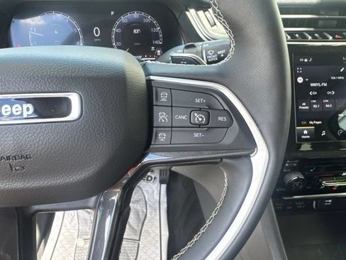 Used 2023 Jeep Grand Cherokee Laredo w/ Luxury Tech Group I AWD/4WD image 16