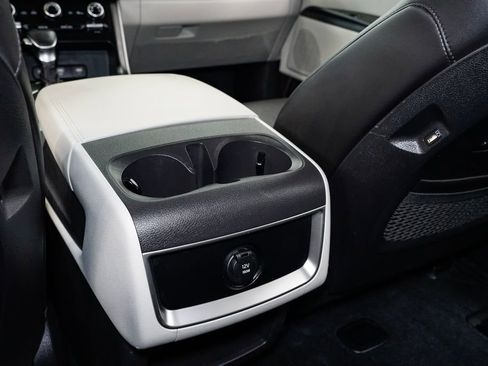 Certified 2024 Kia Carnival LX image 24