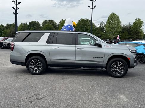Used 2024 Chevrolet Suburban Z71 w/ Luxury Package AWD/4WD image 2