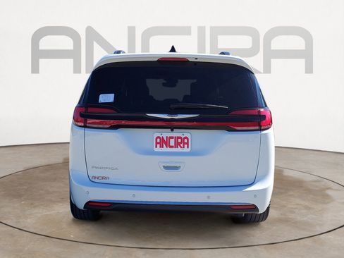 New 2026 Chrysler Pacifica Pinnacle image 9