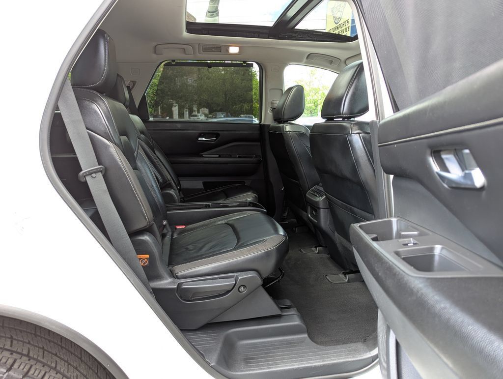 Used 2022 Nissan Pathfinder SL w/ SL Premium Package AWD/4WD image 36