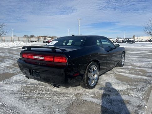 Used 2014 Dodge Challenger R/T image 9