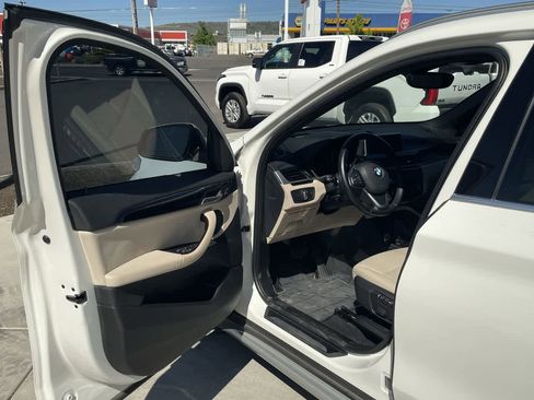 Used 2021 BMW X1 xDrive28i w/ Premium Package image 10