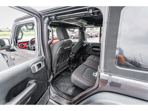 Used 2018 Jeep Wrangler Unlimited Rubicon w/ Dual Top Group image 24