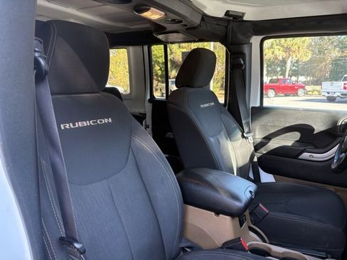 Used 2016 Jeep Wrangler Unlimited Rubicon w/ Connectivity Group image 30