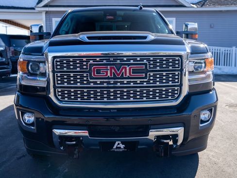 Used 2018 GMC Sierra 2500 Denali w/ Duramax Plus Package image 10