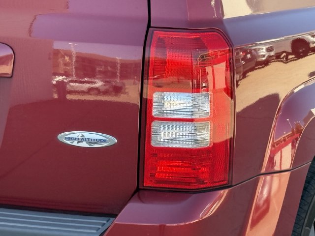 Used 2015 Jeep Patriot High Altitude FWD image 6