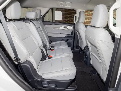 New 2025 Ford Explorer Active w/ Active Comfort Package image 23